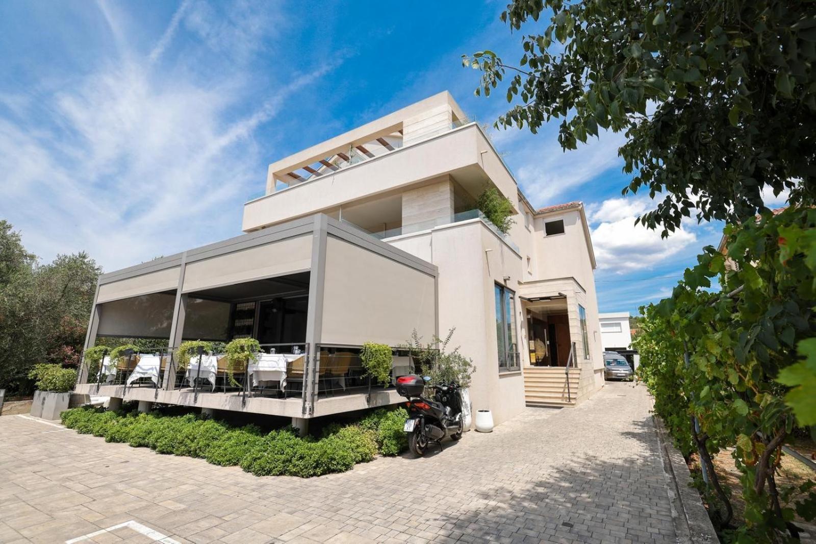 Rooms & Restaurant Matanovi Dvori Sukosan Ngoại thất bức ảnh